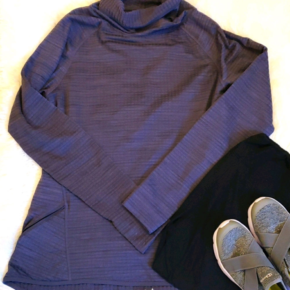 NWOT Cowlneck Fit and active top size lg
